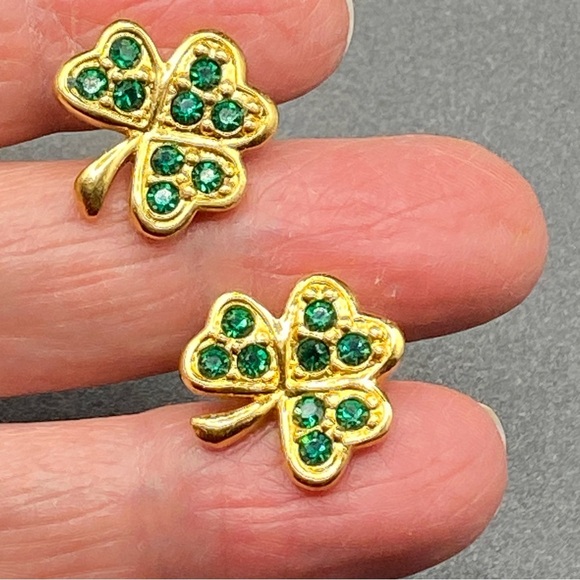 AVON Gold & Green Shamrock Vintage Pierced Earrings - Picture 6 of 8